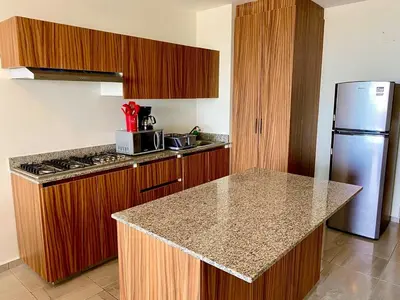 Una cocina o zona de cocina en Oceanfront &6pers &Pool &Gym &Golf Club