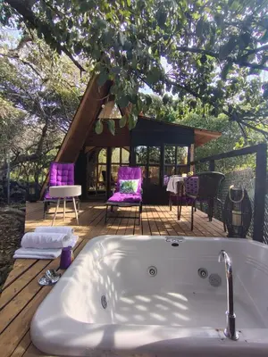 Jardín al aire libre en Romantic and private wooden cabin