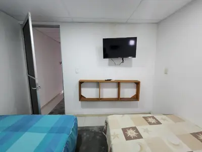 Una televisión o centro de entretenimiento en Depamedios4