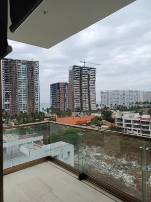 Un balcón o terraza de Excellent apartment 100 meters from the beach!