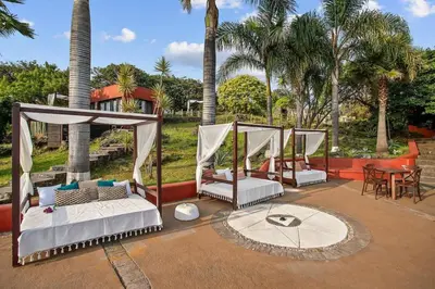Jardín al aire libre en Tepoztlán — Private 5-Casita Mountain Retreat