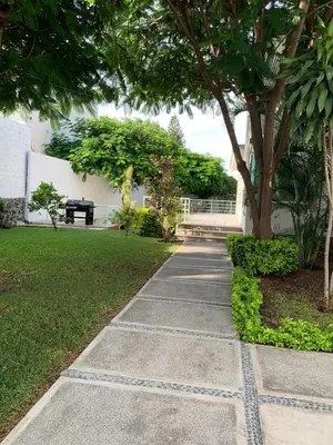Jardín al aire libre en Las Fuentes Casa jardín alberca con caldera opcional