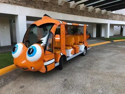 Plano de Depto en la playa con toboganes, juegos y restaurantes