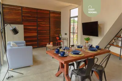 Una televisión o centro de entretenimiento en Estancia intima con terraza en Oaxaca Pet Friendly