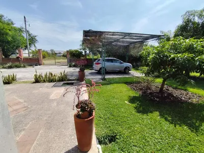 Jardín al aire libre en Casa de campo con alberca