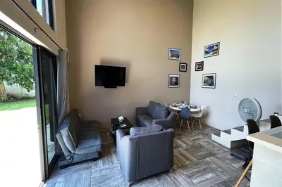 Una televisión o centro de entretenimiento en Loft Sole Mio