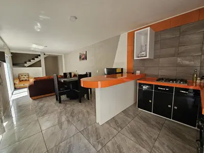 Una cocina o zona de cocina en El Riego Casa amplia, moderna y luminosa