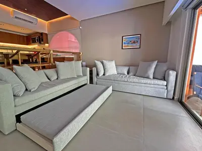 Zona de estar de Beachfront condo with private pool & fast internet