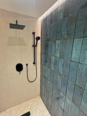 Un baño de Beachfront condo with private pool & fast internet