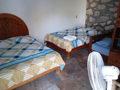 Cama o camas de una habitación en Casa rústica en zona dorada Cerca zona hoteles restaurantes y tiendas Casa privada con Muchas habitaciones