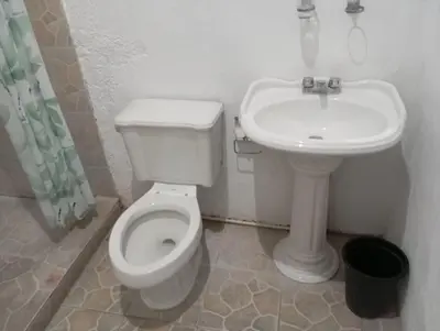 Un baño de Casa rústica en zona dorada Cerca zona hoteles restaurantes y tiendas Casa privada con Muchas habitaciones