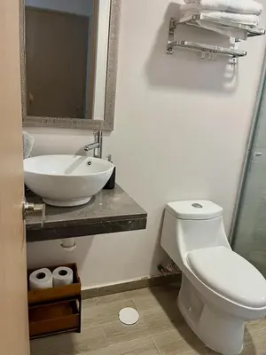 Un baño de Modern Oceanfront Retreat 2BD 2BDR Wifi Pool