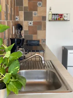 Una cocina o zona de cocina en Your Cozy Corner in Oaxaca with AC