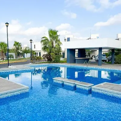 Family home with pool near the beaches