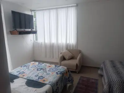Una televisión o centro de entretenimiento en Casa blanca