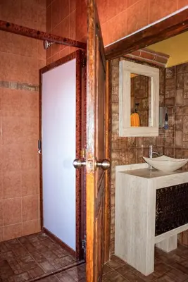 Un baño de Escápate a una quinta con alberca, asador y diversión en familia