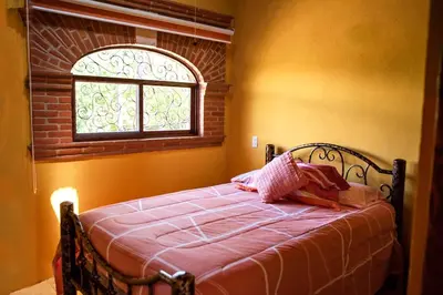 Cama o camas de una habitación en Escápate a una quinta con alberca, asador y diversión en familia