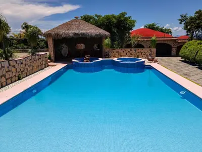 Piscina en o cerca de Escápate a una quinta con alberca, asador y diversión en familia