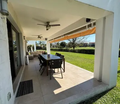 Jardín al aire libre en Increible casa en campo de golf!