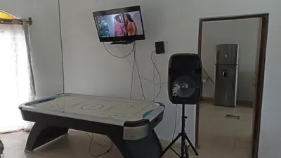 Una televisión o centro de entretenimiento en Real Campestre La Antigua