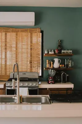 Una cocina o zona de cocina en House with private pool, walking distance to beaches & restaurants