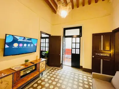 Una televisión o centro de entretenimiento en Departamento en casona del siglo XVI frente al Zócalo de Puebla #6
