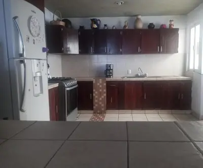 Una cocina o zona de cocina en Casa familiar cerca del Centro