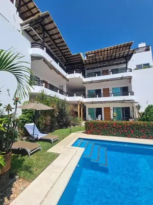 Piscina en o cerca de Tortugas dos cero uno