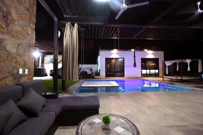 Piscina en o cerca de Uncle Roy's house