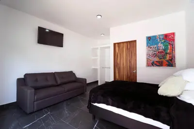 Zona de estar de Uncle Roy's house