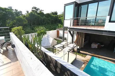 Piscina en o cerca de Uncle Roy's house