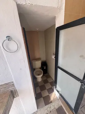 Un baño de Jardín rubi