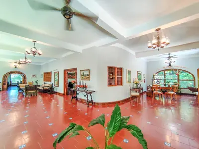Un restaurante o sitio para comer en Rancho La Joya