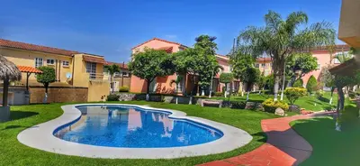 Piscina en o cerca de Hermosa casa, alberca, niños, mascota, jardín, facturamos