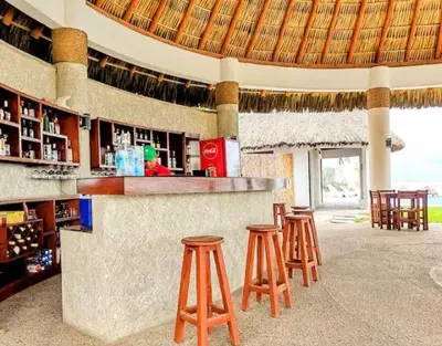El salón o zona de bar de Club de Playa, Alberca y Amenidades - Departamento E4