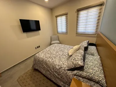 Una televisión o centro de entretenimiento en Maximus en ValQuirico