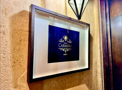 Certificado, premio, señal o documento que está expuesto en Carmina en ValQuirico