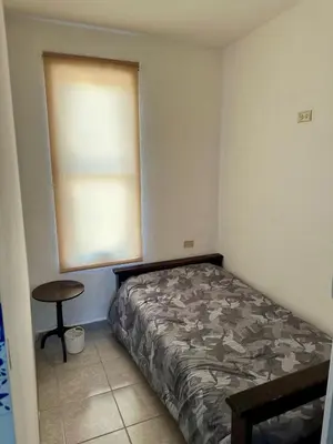 Cama o camas de una habitación en Room in modern apartment with garden