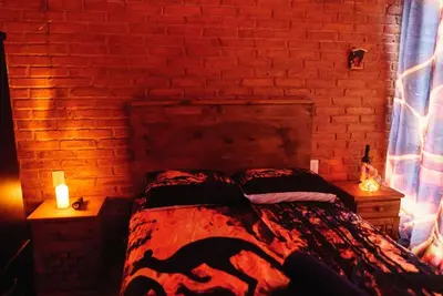 Cama o camas de una habitación en Find Your Perfect Mountain Retreat at House fire