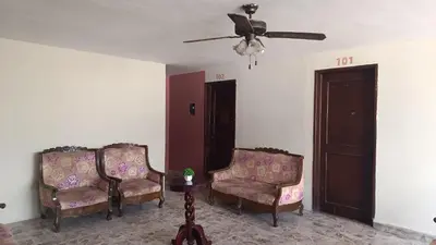 Zona de estar de Suite 105 Cordoba centro y estacionamiento
