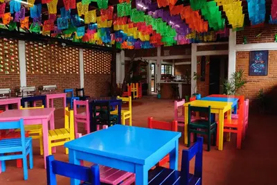 Un restaurante o sitio para comer en Find Your Perfect Mountain Retreat at House Moon