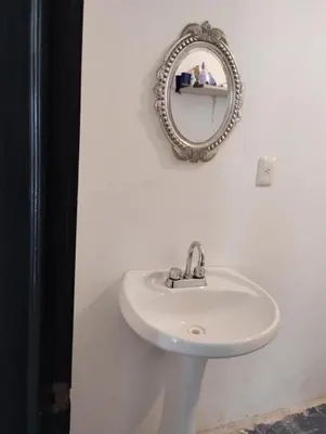 Un baño de Recámara amueblada en casa