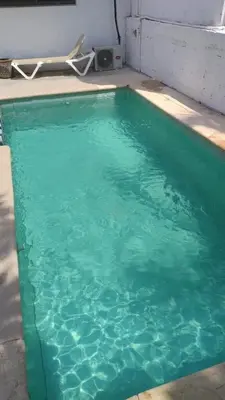 Piscina en o cerca de Bungalow cielo azul