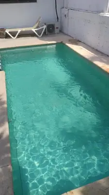 Piscina en o cerca de Bungalow cielo azul