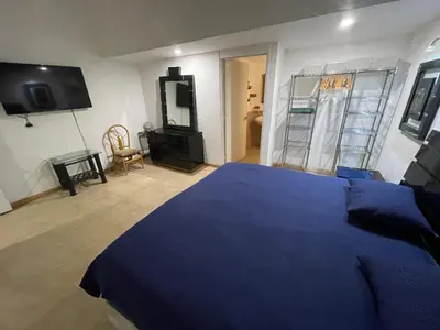 Una televisión o centro de entretenimiento en Penthouse Acapulco diamante