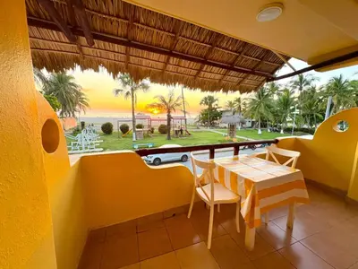 Un balcón o terraza de BEACH HOTEL INES en Zicatela