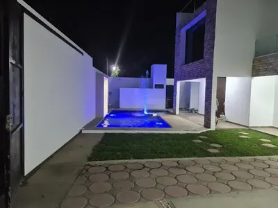 Piscina en o cerca de 7 Gotas