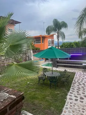 Jardín al aire libre en Bonita casa con alberca en Mazatepec, Morelos
