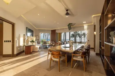 Zona de estar de Exclusive Oceanfront Apartment Beach access