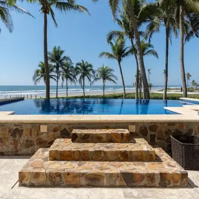 Exclusive Oceanfront Apartment Beach access